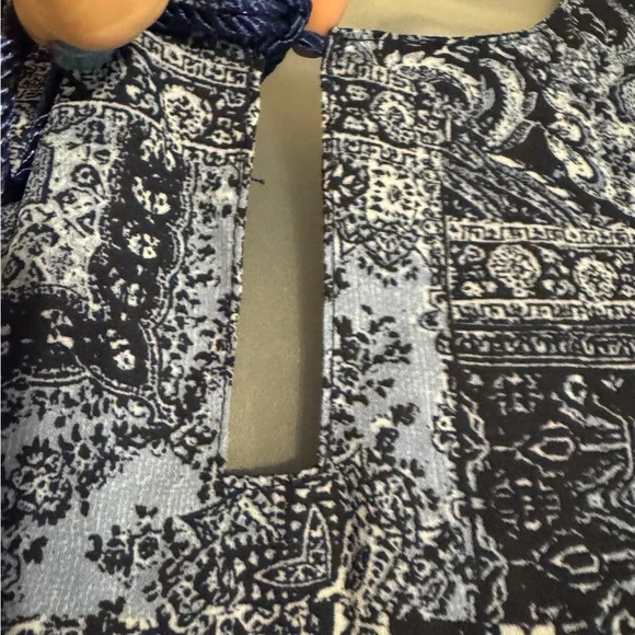 NWT Denim Blue Print Top w/Tassel Tie MEDIUM #A - Picture 3 of 10